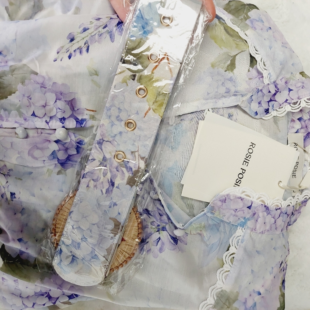 Chic Floral Long Sleeve Dress in White and Blue - Picture 9 of 10